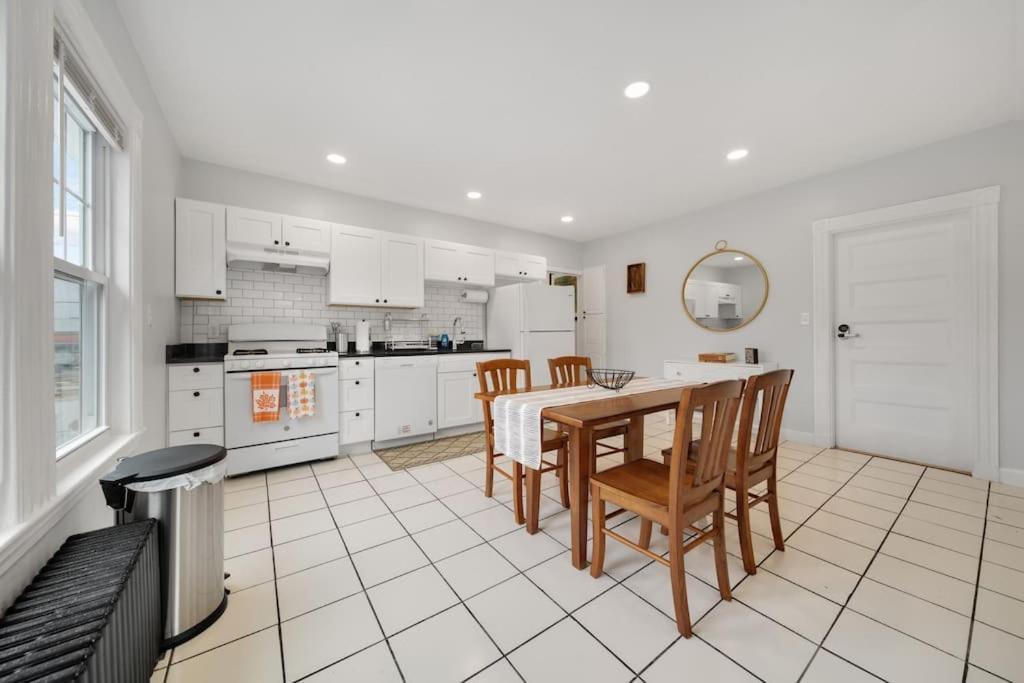 5Br 2Bh Bright & Spacious Apt In Brighton Boston Oda fotoğraf