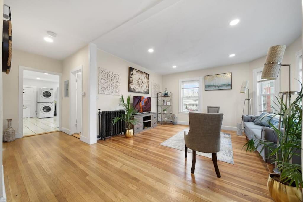 5Br 2Bh Bright & Spacious Apt In Brighton Boston Oda fotoğraf